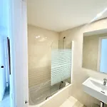 Sea View&beach Access - Center - Parking Appartement *