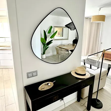 Sea View & Access - Center Apartment *