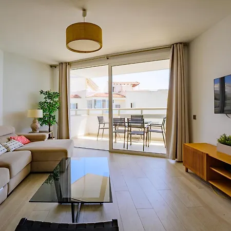 Sea View & Access - Center